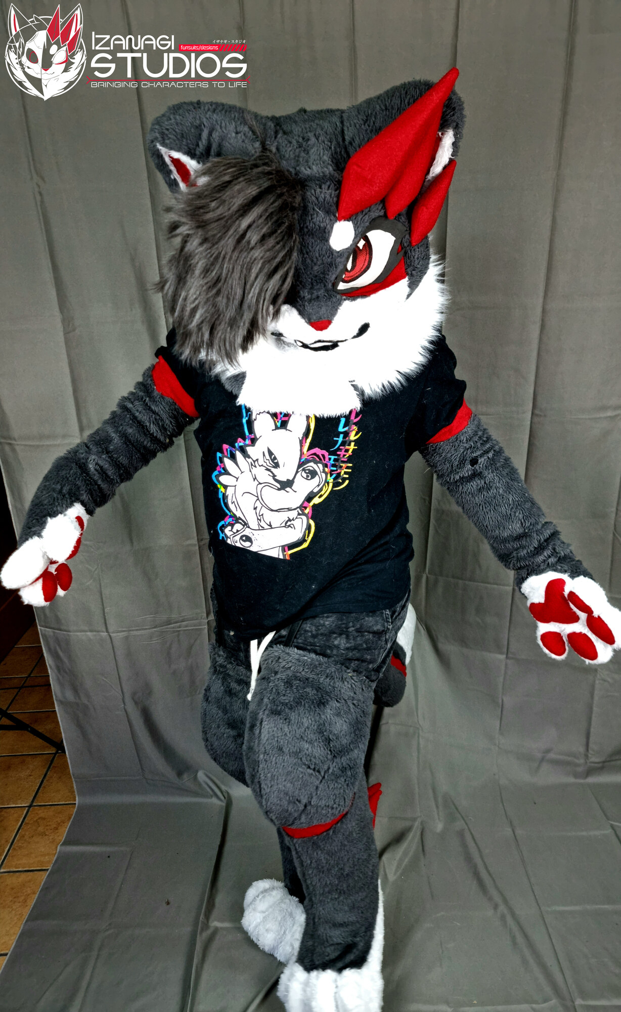 Izanagi fursuit - Frieza pose